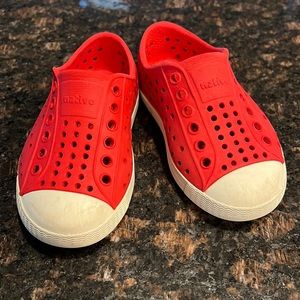 NATIVE (RED) SNEAKERS